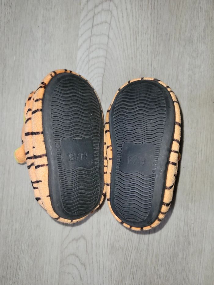 Pantoufles Tigrou taille 18/19 - photo numéro 2