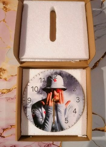 Horloge murale JUL Ø 20 cm – Design moderne avec visuel artistique – Neuve