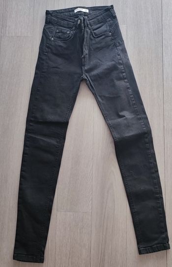 Jean noir T 34 en tbe Bershka