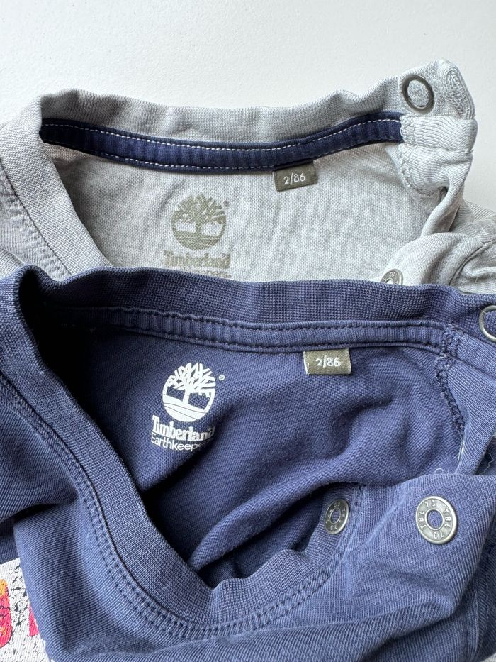 Lot 2 t-shirt Timberland 24 mois Jumeaux - photo numéro 4