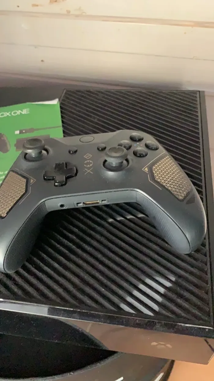 Console Xbox one noir officiel - photo numéro 6