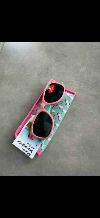 Lunettes de soleil fille avec étui