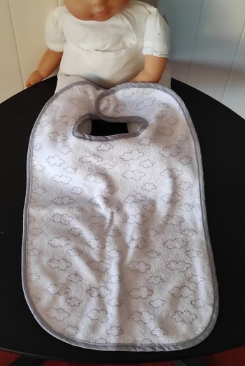☁️ Bavoir bébé mixte 18 mois – motif nuage