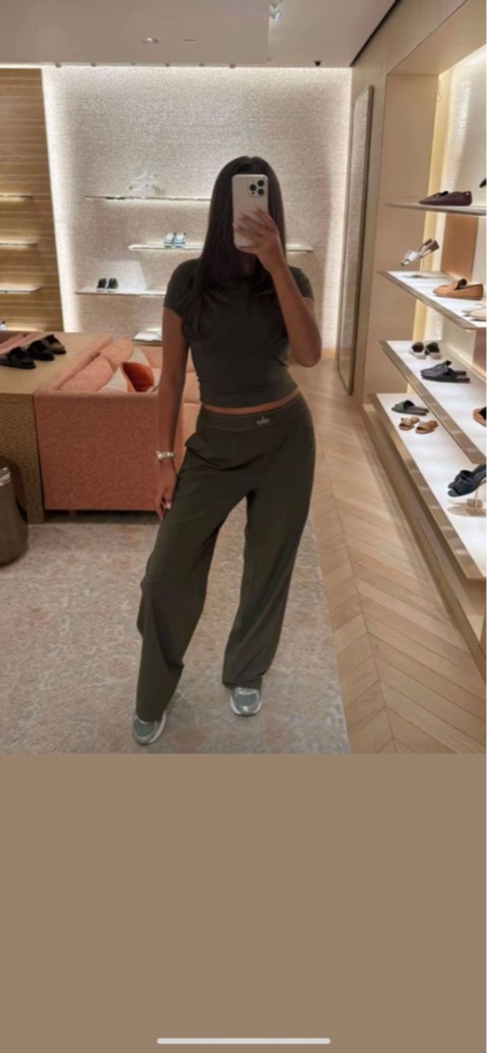 Pantalon Alo Yoga suit up Kaki - photo numéro 1