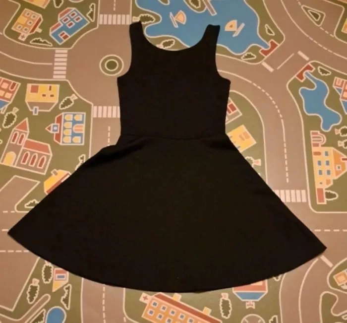 Petite robe noire chic – Divided – Taille XS