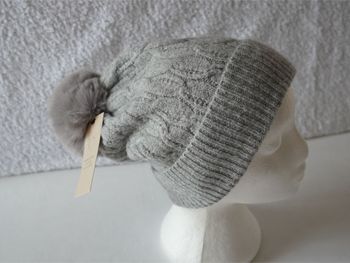 Joli bonnet gris chiné fantaisie tout doux avec pompon neuf pour Femme