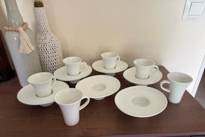6 tasses et soucoupes - contemporaine