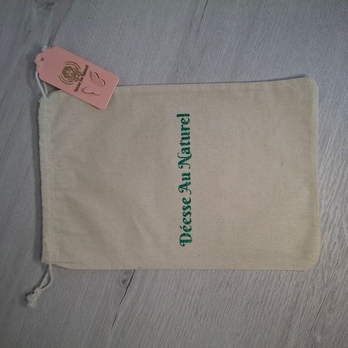 Pochon en coton 20x30cm crème avec inscription en vert pailleté - NEUF - Déesse au Naturel