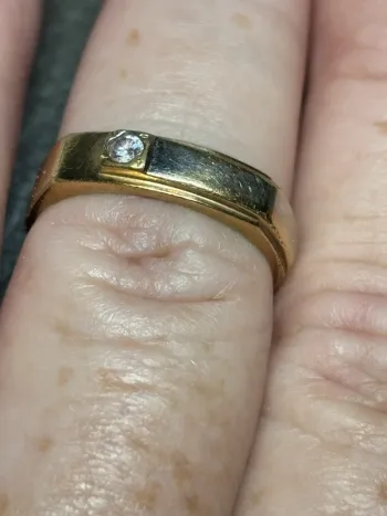 Bague / chevalière plaqué or avec une pierre