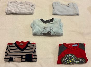 Lots de vêtements ; 5 pulls taille 3 mois 
