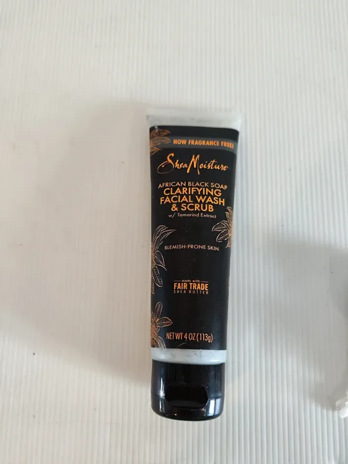 Shea Moisture African black soap clarifying facial wash & scrub 113g valeur 20€