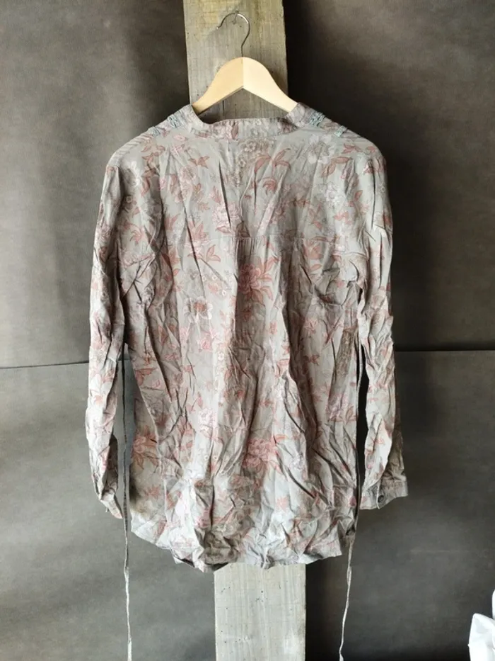 Blouse fleurie détails dentelle avec possibilité de ceintrer la taille - photo numéro 4