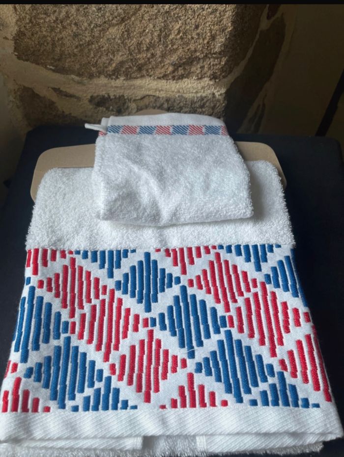 Serviette et gant Domedia neuf - photo numéro 4