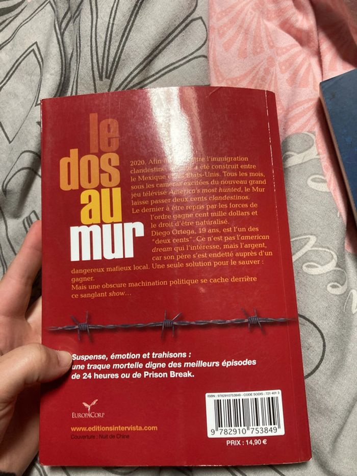 Le dos au mur - photo numéro 4