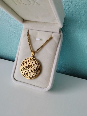 Collier doré fleur de vie neuf