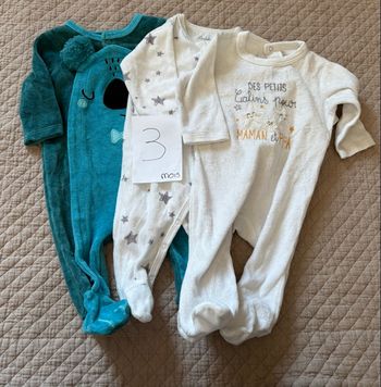 Lot de 3 pyjamas / taille 3 mois / comme neuf