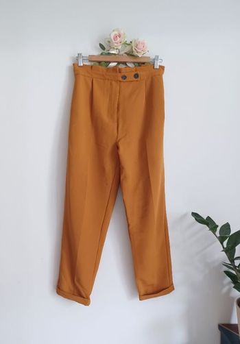 Neuf pantalon taille haute moutarde Pull & Bear Taille 38