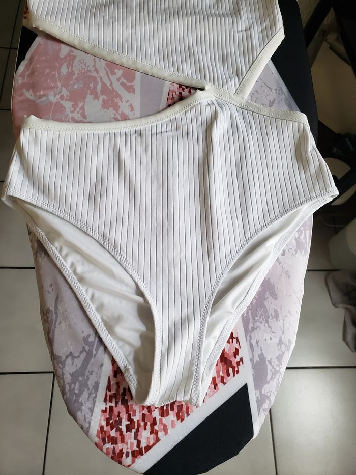Maillot de bain une pièce blanc - photo numéro 2