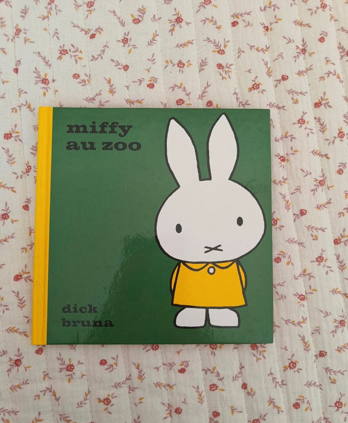 Livre album " Miffy au zoo "