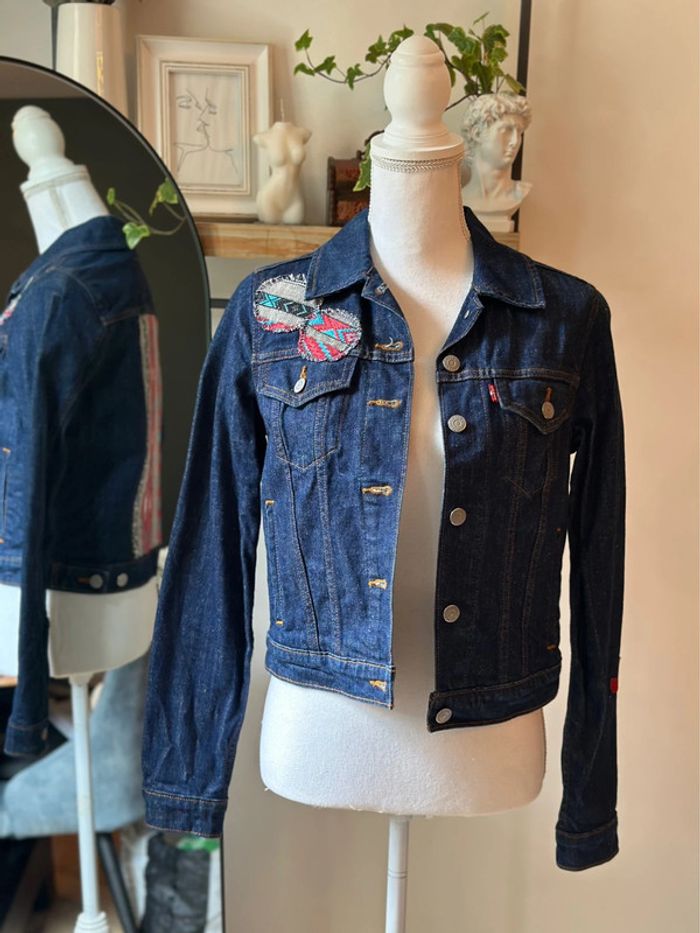 Veste en jean brodée dos et épaule Levi’s – Taille S - photo numéro 3