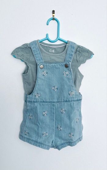 Ensemble neuf salopette short « C&A baby » T6 mois