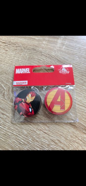 lot de 2 badges iron man Avengers Disneyland paris