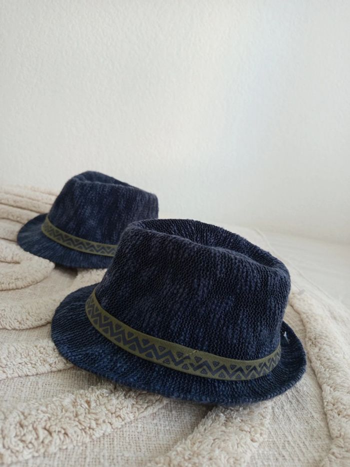 Lot de deux chapeaux taille 47 cm neufs