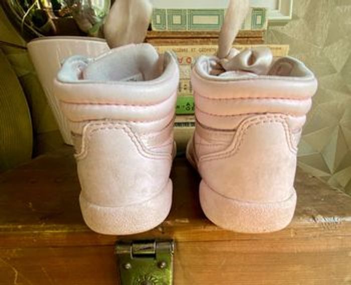REEBOK rétro, rose pale , taille 22 - photo numéro 4