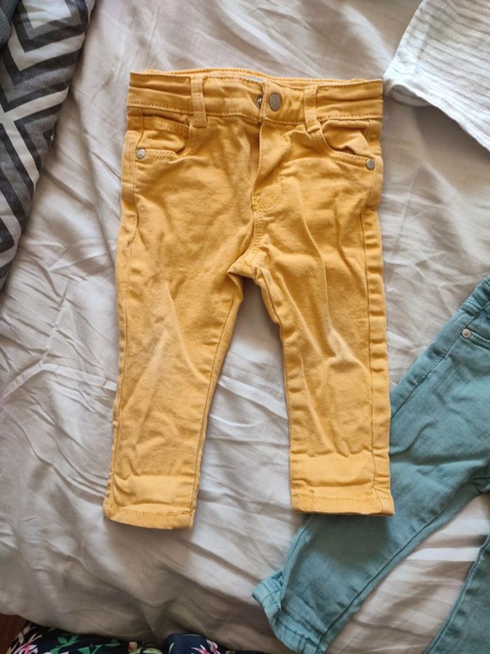2 pantalons et 1 haut 9 mois - photo numéro 2