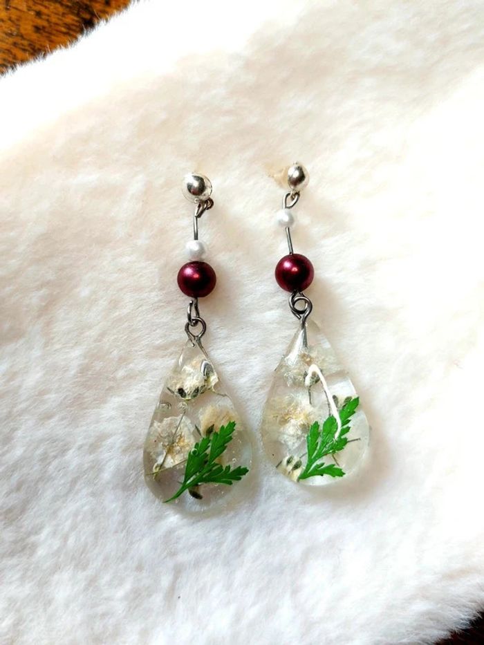 Magnifique paire de boucles d'oreilles pendantes en résine style bohème - photo numéro 4