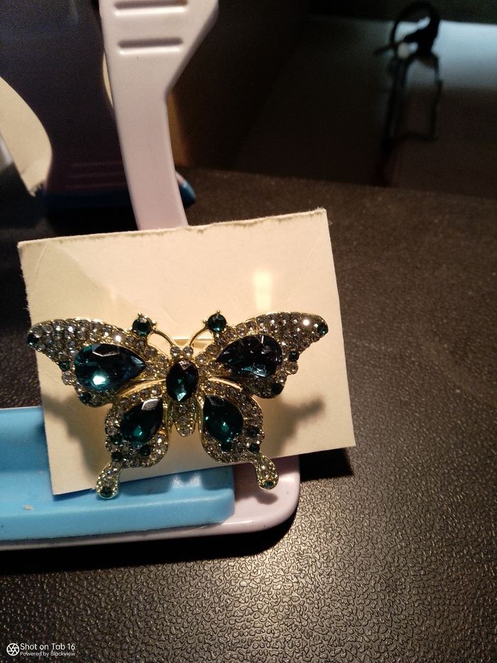 Superbe papillon neuf avec strass - photo numéro 2