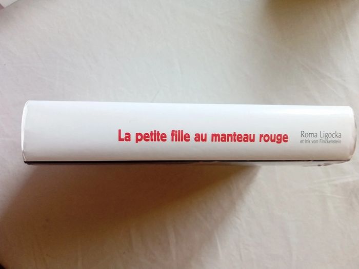 La petite fille au manteau rouge - photo numéro 5