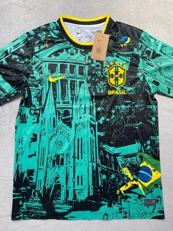 Maillot concept foot Brésil vert noir édition Cathédrale taille M