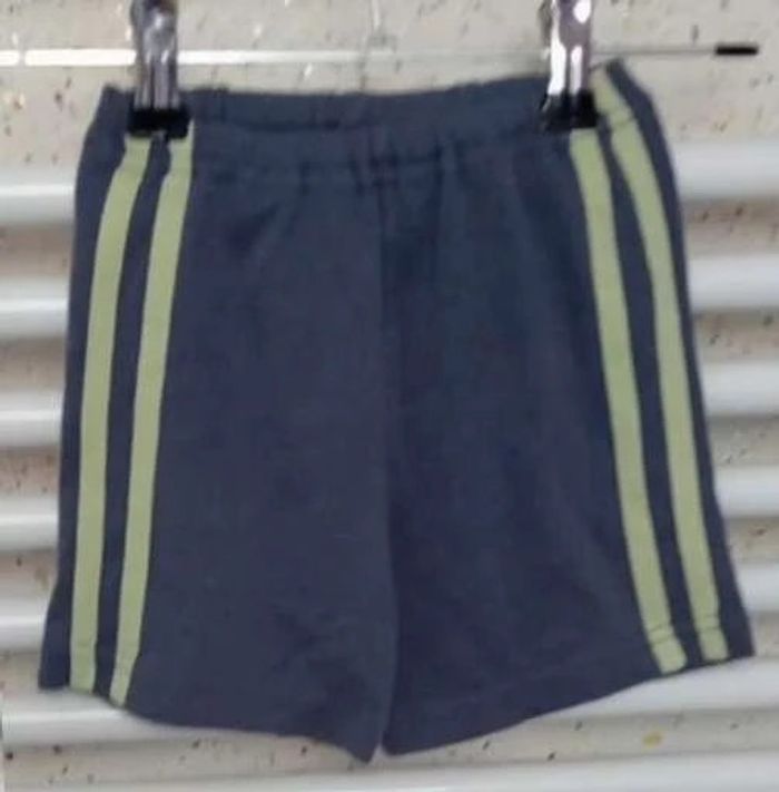 Short bleu marine vert anis Taille 6 mois - photo numéro 2
