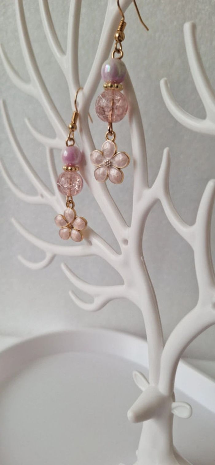 Boucle d'oreille fleur rose - photo numéro 3