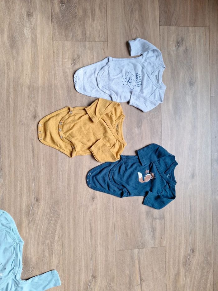 Lot de 5 bodies 1 mois - photo numéro 2