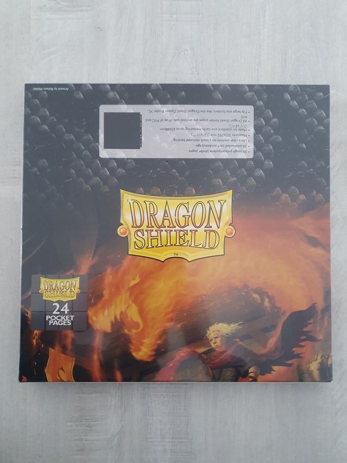 Paquet de 50 feuilles de classeur 24 pocket Dragon Shield Clear Noir - photo numéro 1