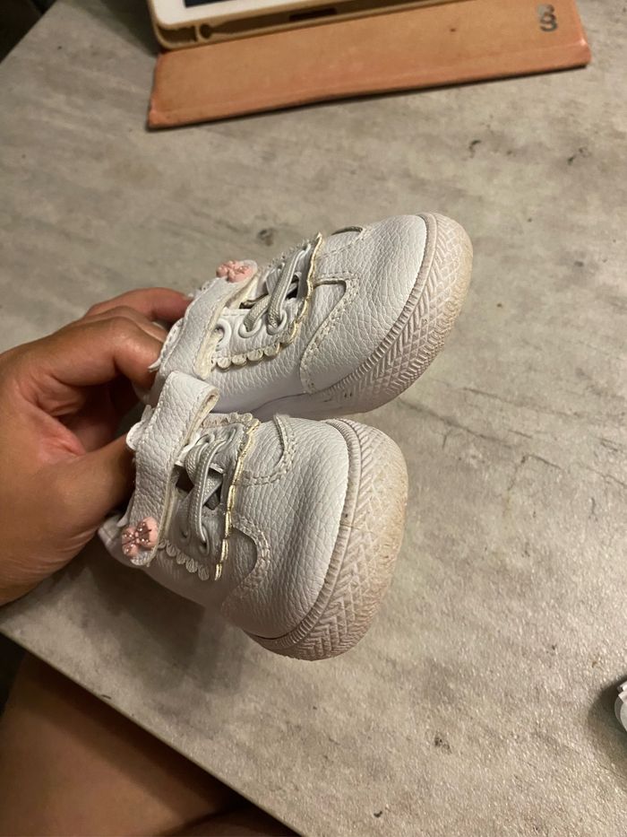 Baskets taille 21 - photo numéro 5