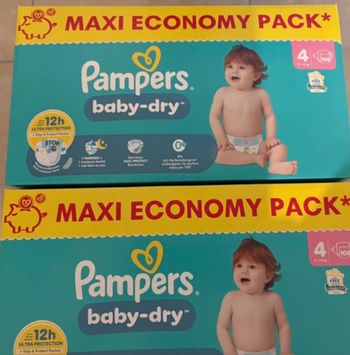 2 cartons de couches Pampers  taille 4