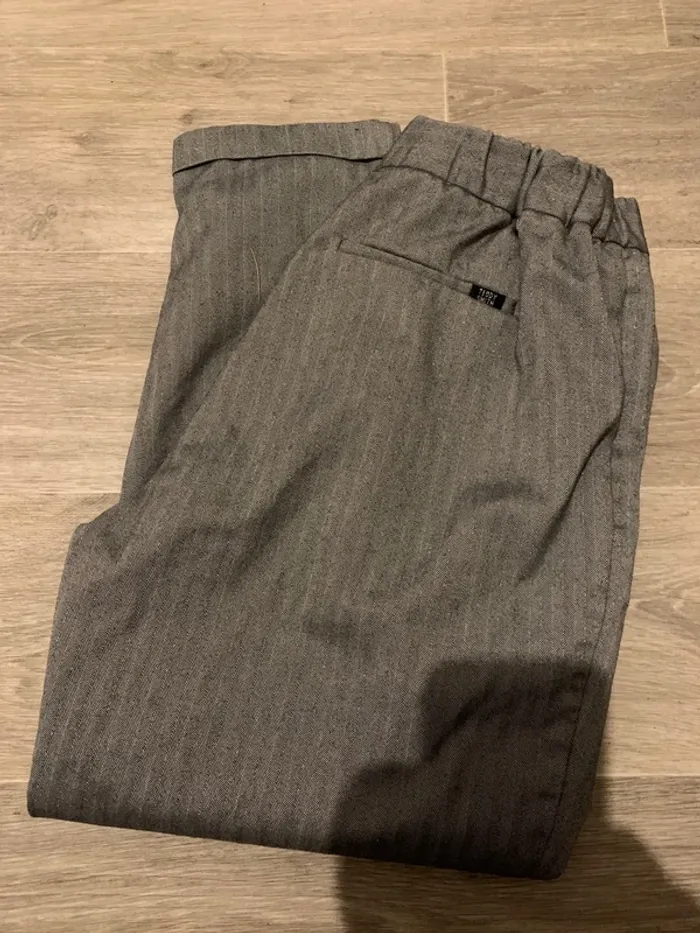 pantalons à petites rayures - photo numéro 8