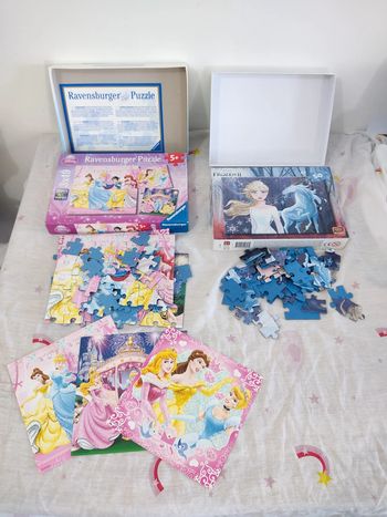 Lot 2 boites de puzzles Princesses Disney