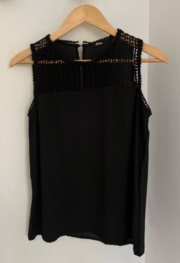 Blouse noire sans manches