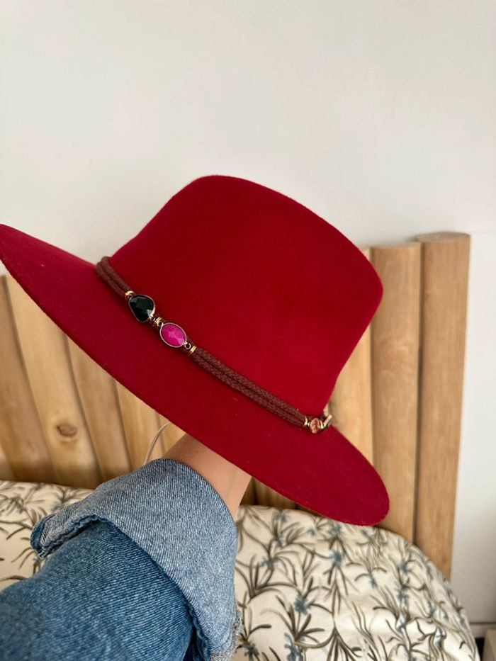 Chapeau Amenapih rouge détails bijoux 💋 - photo numéro 3