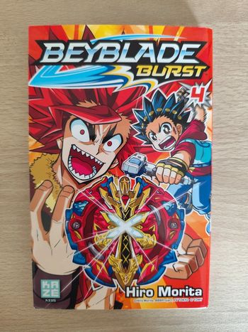 Manga : Beyblade Burst Tome 4