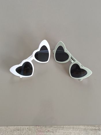 Lunette de soleil, Lot de 2 lunettes de soleil fantaisie, neuf avec étiquette