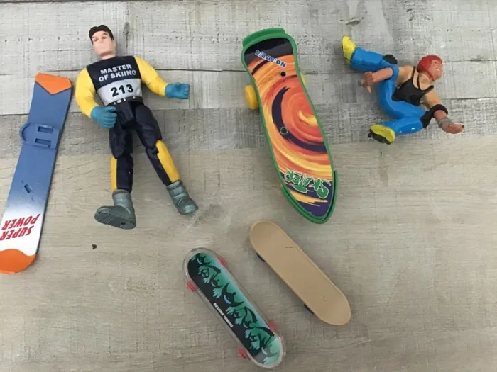 Lot figurines skate et surf