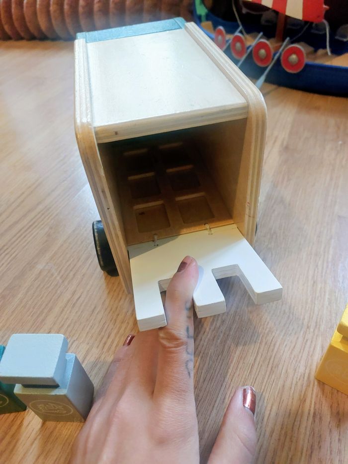 Jouet enfant, camion de recyclage en bois - photo numéro 3