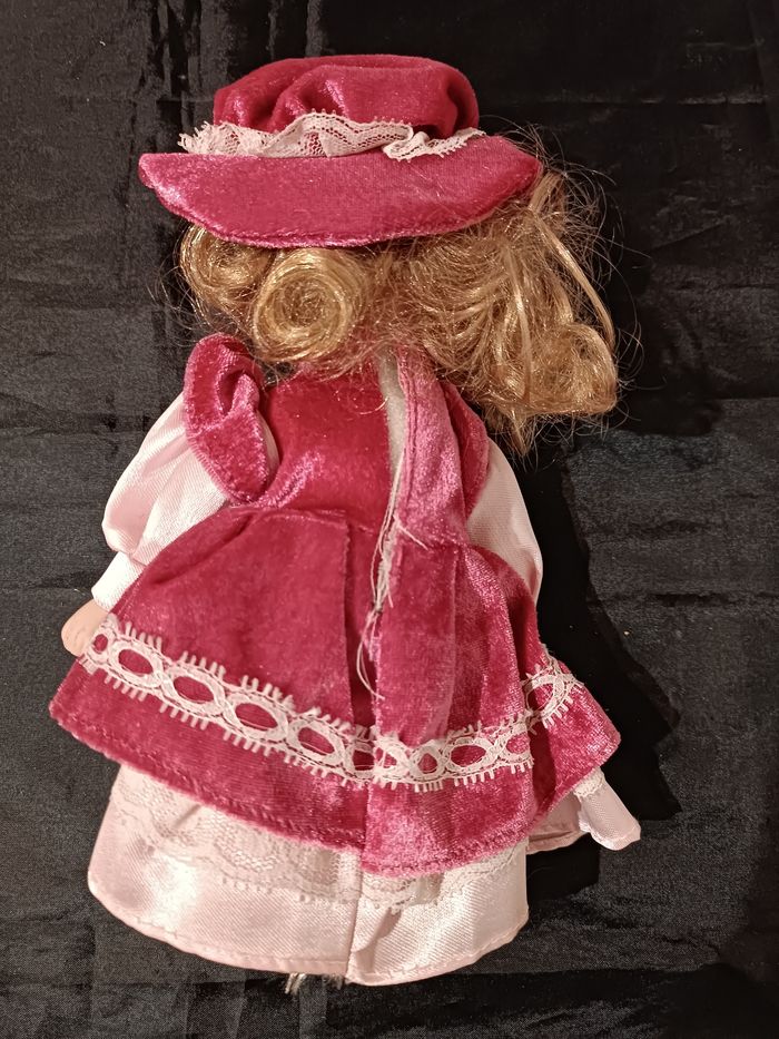 Poupée en porcelaine - photo numéro 6