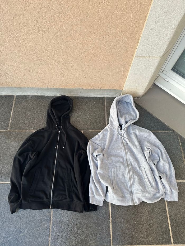 Lot de deux vestes grise et noire