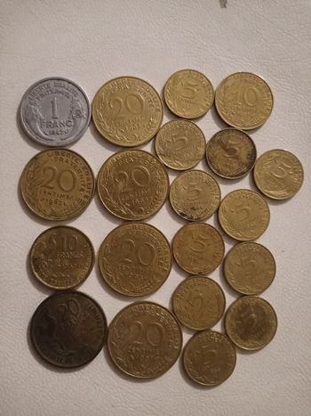 Un lot de pièces de franc français